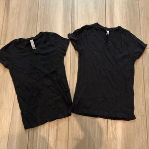 100% cotton Girls v neck shirt brand new